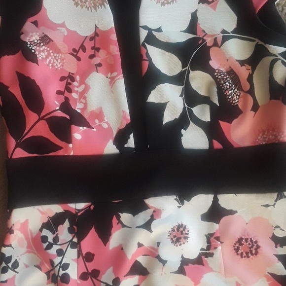 Classy Floral Dress - Picture 3 of 5